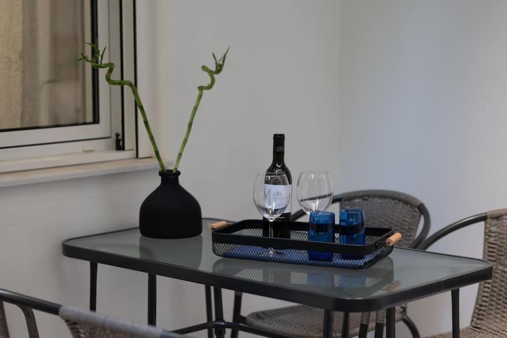 Appartamento Stylish Abode Under Acropolis W/ Sunny Courtyard! Atene Esterno foto